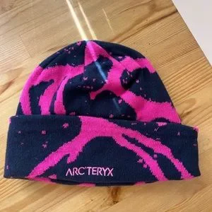 Arc’teryx ビーニー pink Arc'teryx Violet Wine/Holi Pink Bird Head Toque